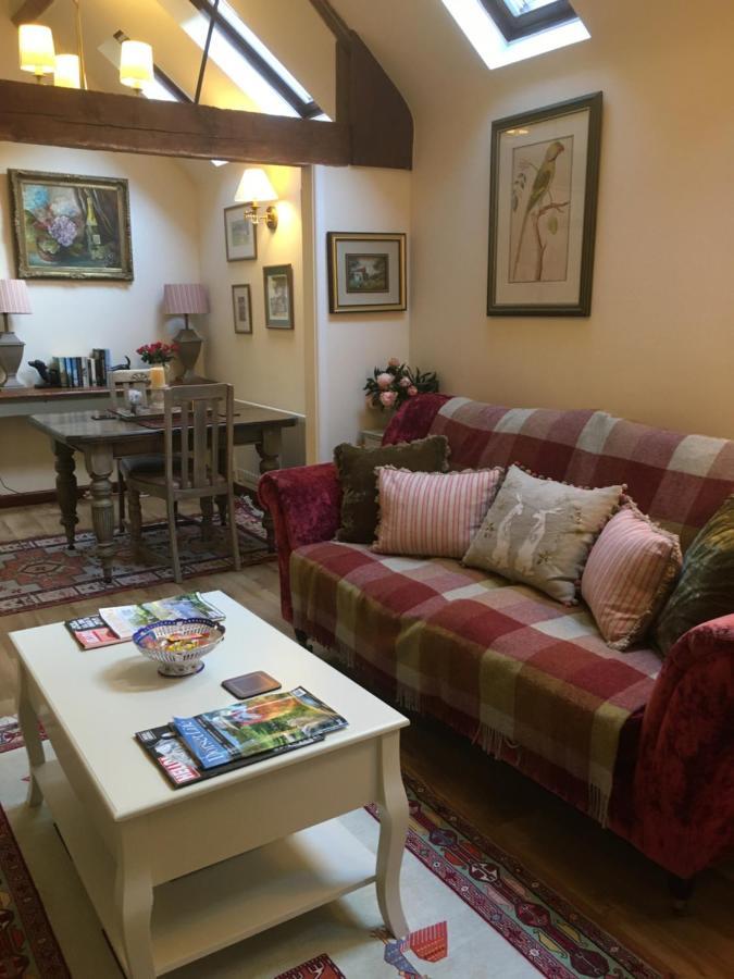 The Grooms Loft Self Contained Apartment Milton Abbas Extérieur photo