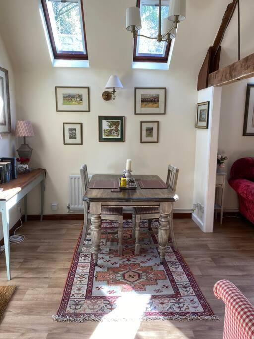 The Grooms Loft Self Contained Apartment Milton Abbas Extérieur photo