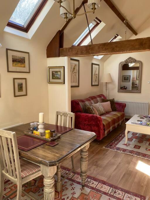 The Grooms Loft Self Contained Apartment Milton Abbas Extérieur photo