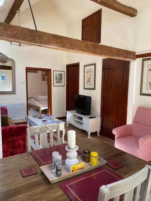 The Grooms Loft Self Contained Apartment Milton Abbas Extérieur photo